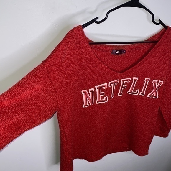 NETFLIX red long sleeve cozy boxy sweater. - Picture 5 of 8